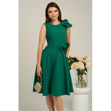 Rochie verde cu floare in talie si volanas pe un umar