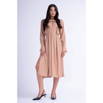Rochie Midi Bej cu Inel si Pliuri