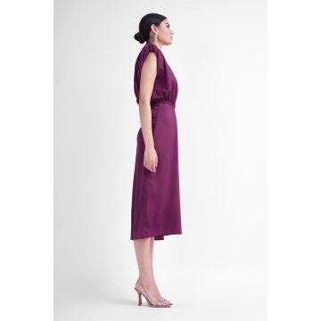 Rochie midi burgundy cu bust drapat in V
