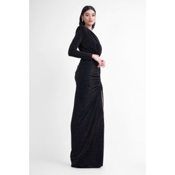 Rochie maxi asimetrica cu insertii aurii si decupaje Rochie maxi asimetrica cu insertii aurii si decupaje