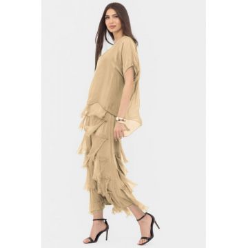 Rochie camel deschis din matase si vascoza cu  volane franjurate suprapuse