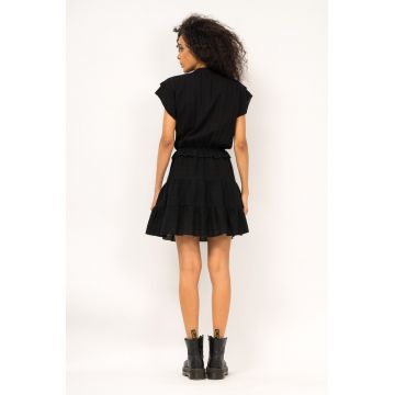 Rochie mini cu volane si detalii pe decolteu