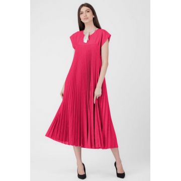 Rochie plisata  A-line lunga, material fin si usor creponat, fucsia