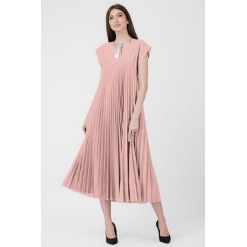 Rochie plisata  A-line lunga, material fin si usor creponat, roz prafuit