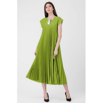 Rochie plisata  A-line lunga, material fin si usor creponat, verde oliv