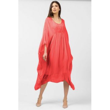 Rochie corai in colturi, lunga, ampla, din matase si vascoza, cu detaliu sub bust
