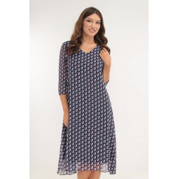 Rochie evazata din voal bleumarin cu print geometric roz