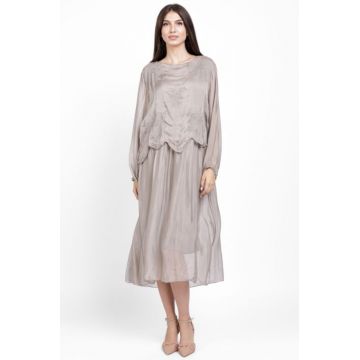 Rochie lunga bej, cu broderie florala si bordura, din matase si vascoza
