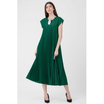 Rochie plisata  A-line lunga, material fin si usor creponat, verde inchis