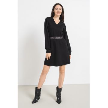 Rochie scurta evazata cu logo in talie