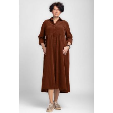 Rochie camasa maro ciocolata din catifea reiata, taiata in talie