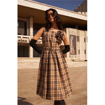 Rochie Cristina bej cu carouri maro si curea in talie
