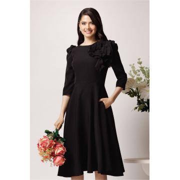 Rochie din stofa neagra cu floare maxi pe bust
