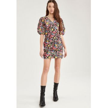 Rochie cu decolteu cache-coeur si model floral