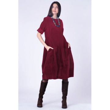 Rochie lalea cambrata, cu fermoar, din catifea reiata bordo Rochie lalea cambrata, cu fermoar, din catifea reiata bordo