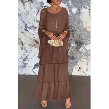 Rochie lunga suprapusa din matase si vascoza, cu trei volane mari si maneca cazuta, maro ciocolata