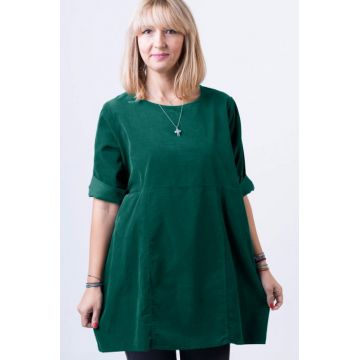 Rochie tunica verde din catifea reiata, croi lejer cu buzunare, stil casual modern