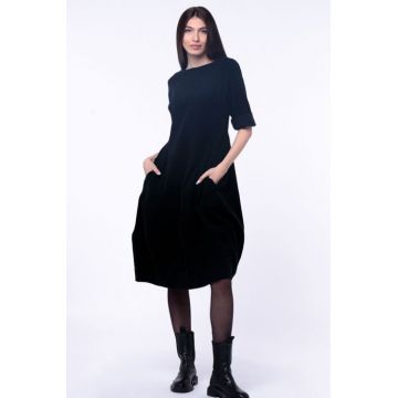 Rochie lalea cambrata, cu fermoar, din catifea reiata neagra Rochie lalea cambrata, cu fermoar, din catifea reiata neagra