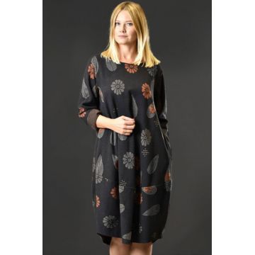 Rochie lalea calduroasa neagra cu imprimeu vegetal caramiziu si gri Rochie lalea calduroasa neagra cu imprimeu vegetal caramiziu si gri