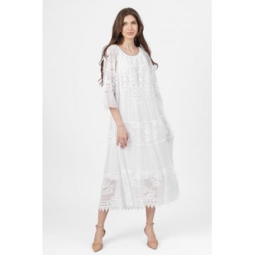 Rochie boho alba, lunga cu volane, din matase naturala cu dantela