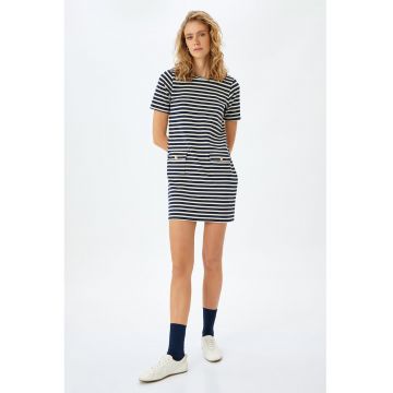 Rochie-camasa cu croiala dreapta si model in dungi