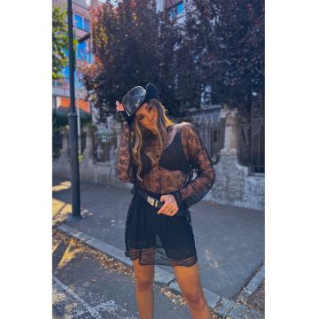 Rochie mini de dantela cu gluga