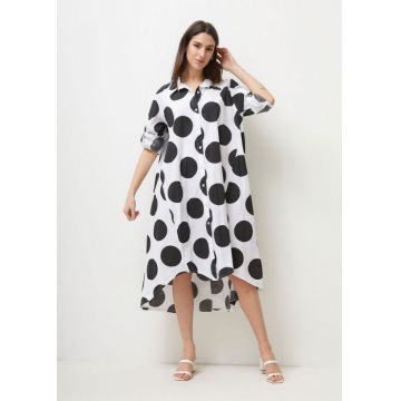 Rochie camasa A-line, alba cu buline negre din tesatura fina de bumbac