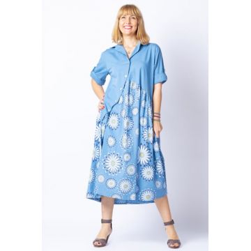 Rochie camasa albastru jeans cu margarete, din tesatura fina de bumbac