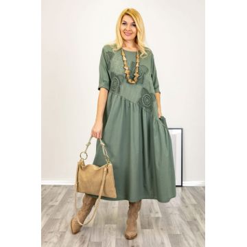 Rochie kaki oversize,  cu taietura oblica si broderie, din poplin si jerseu