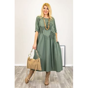 Rochie kaki oversize,  cu taietura oblica si broderie, din poplin si jerseu
