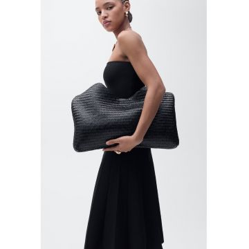 Rochie midi cu croiala evazata