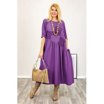 Rochie mov oversize, cu taietura oblica si broderie, din poplin si jerseu
