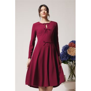 Rochie office din crep magenta cu fundite pe bust