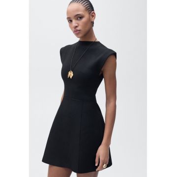 Rochie scurta tricotata si evazata