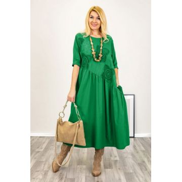 Rochie verde oversize, cu taietura oblica si broderie, din poplin si jerseu