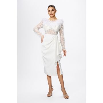 Rochie de ocazie premium cu volan din talie si pene in partea superioara Esperanza Alba