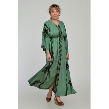 Rochie lunga, kaki, cu elastic in talie si imprimeu decoativ alb, din vascoza