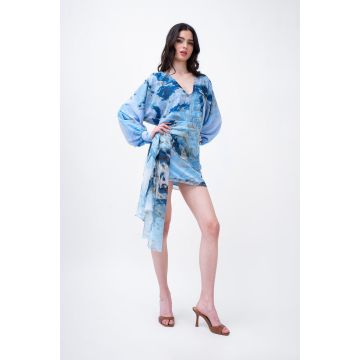 Rochie mini baby blue din voal printat cu esarfa