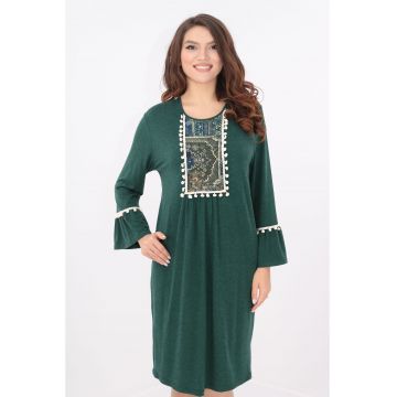 Rochie verde cu motive traditionale si ciucuri crem