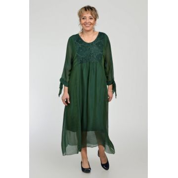 Rochie verde lunga, din matase si vascoza cu platca din dantela pe fata si pe spate
