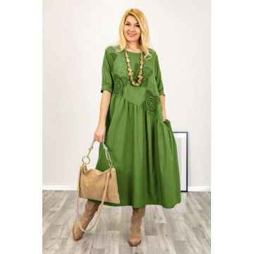 Rochie verde olive cu taietura oblica si broderie, din poplin si jerseu, oversize