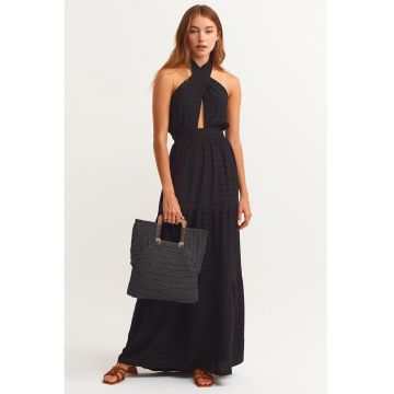 Rochie cu croiala in A si decolteu halter