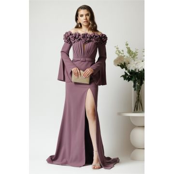 Rochie eleganta lunga din crep mov cu flori la decolteu si curea in talie