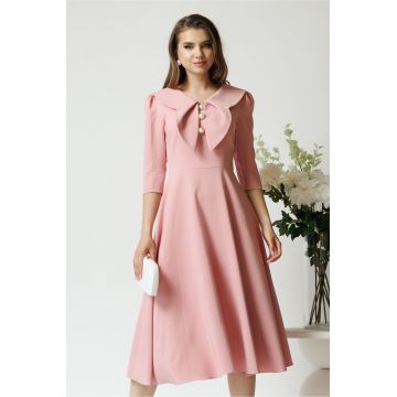 Rochie LaDonna roz clos de ocazie cu guler maxi si nasturi perluta