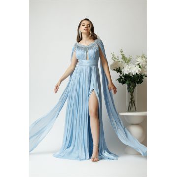 Rochie lunga de ocazie din voal bleu cu maneci ample si strasuri la decolteu