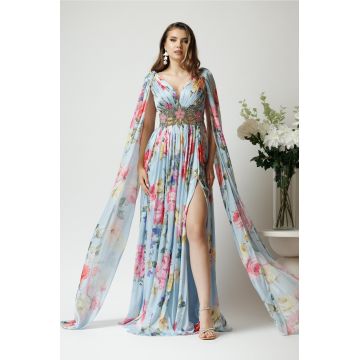 Rochie lunga eleganta din voal satinat bleu cu flori roz si maneci ample