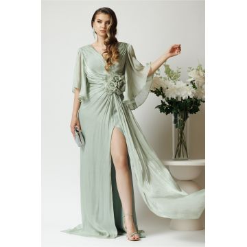 Rochie lunga eleganta din voal verde mint cu reflexii si floare maxi in talie