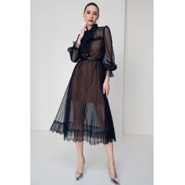 Rochie midi cu garnitura din dantela si model cu buline
