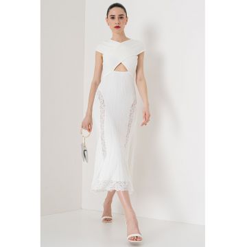 Rochie striata cu garnituri din dantela