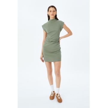 Rochie cambrata cu maneci cazute
